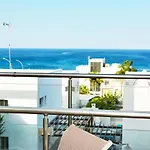 Seafront Apartament *