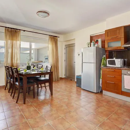 Seafront Apartament Protaras