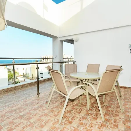 Seafront Apartament Protaras