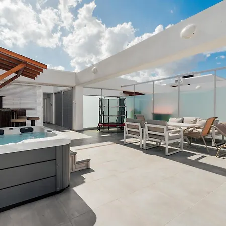 Seafront Apartament Protaras