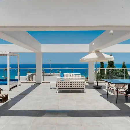 Seafront Apartament *