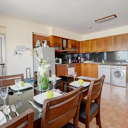 Seafront Apartament Protaras