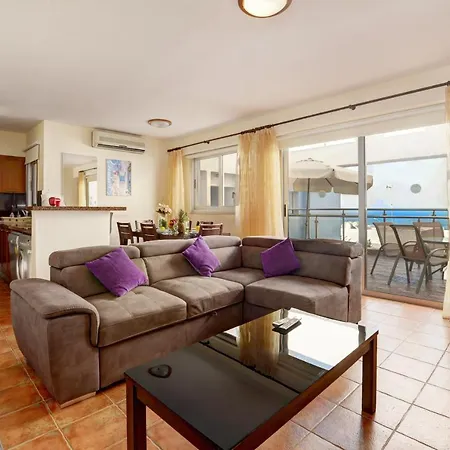 Seafront Apartament *