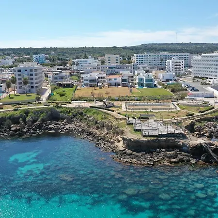 Seafront Appartamento Protaras